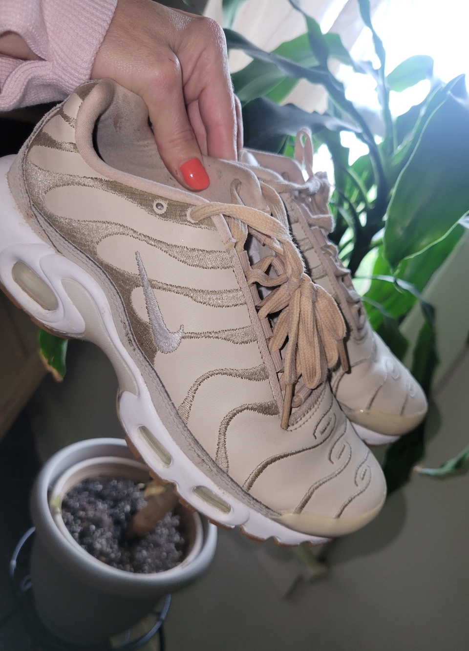NIKE Air MAX Tan Leather Sneakers Women Size 6